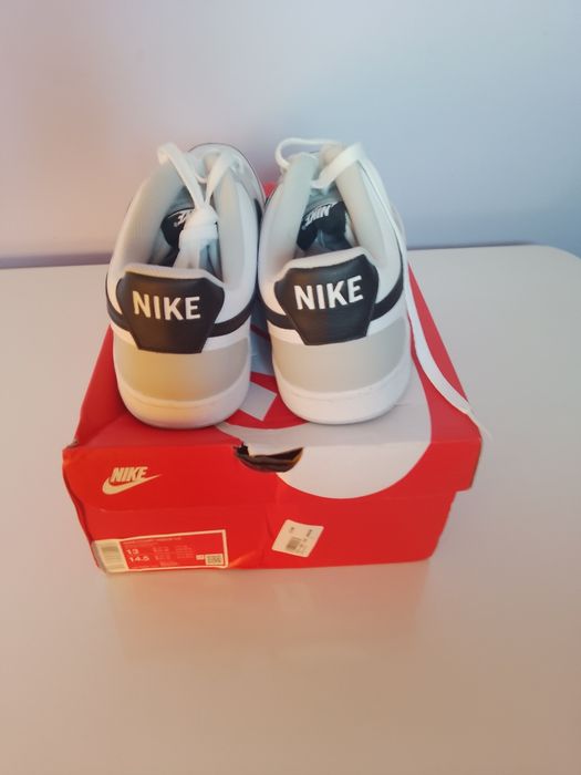 Vând adidași de piele Nike,mărimea 47.5,noi