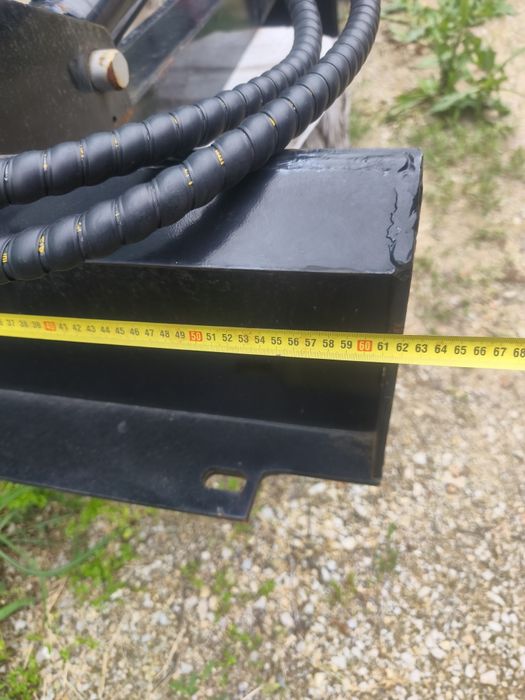 Brat excavare atașabil la diferite utilaje