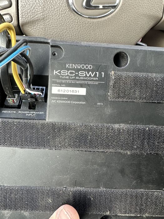 Сабуфер под седенья