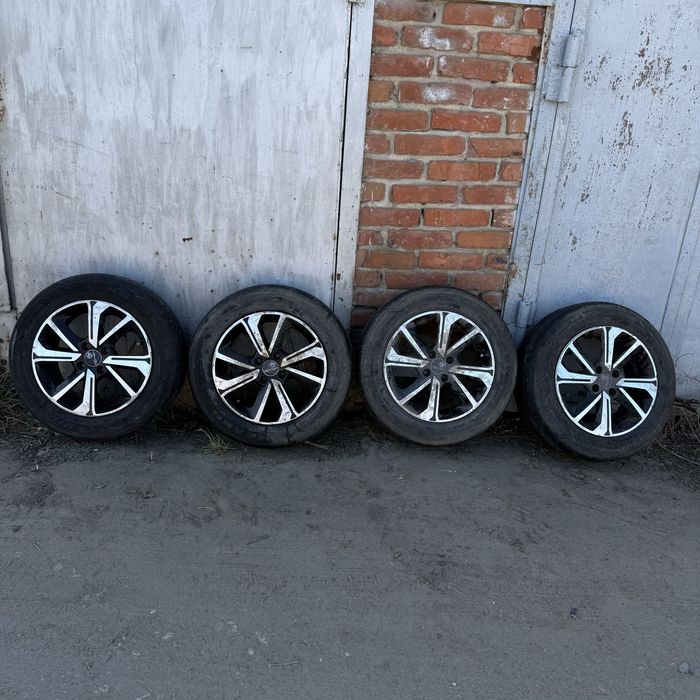 Продам диски с летней резиной.