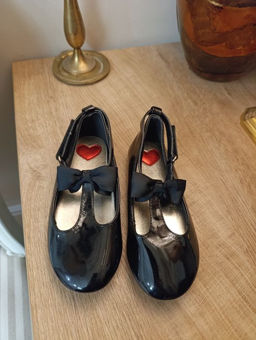 Два чифта лачени обувки 28 номер