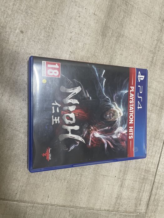 Ps4 pro 1tb с бонус игра , слушалки и син джойстик