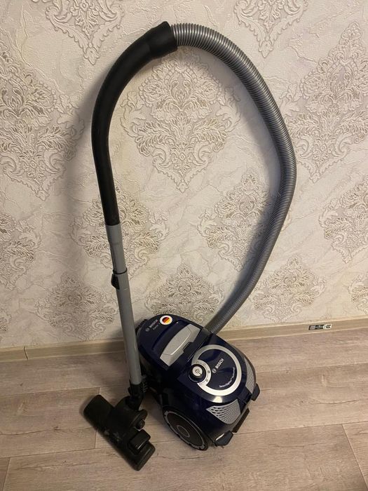 Срочно продам пылесос Бош