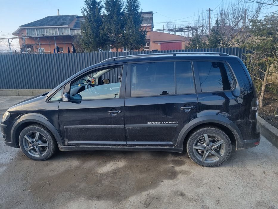 VW Touran Cross