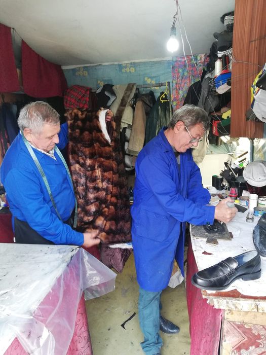 Vopsit, reparat haine de piele, blană și încălțăminte