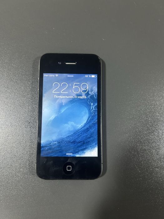 продам айфон 4 на 8 гб