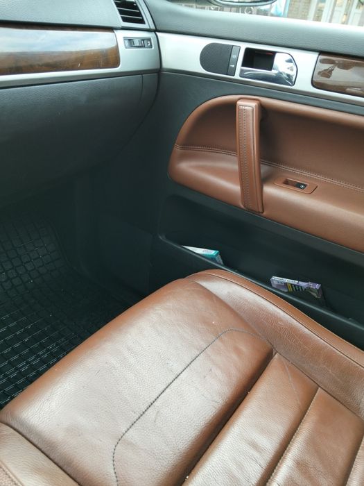 Vând vw Touareg  2008 automat 2.5