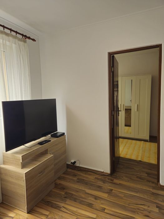 Închiriez apartament