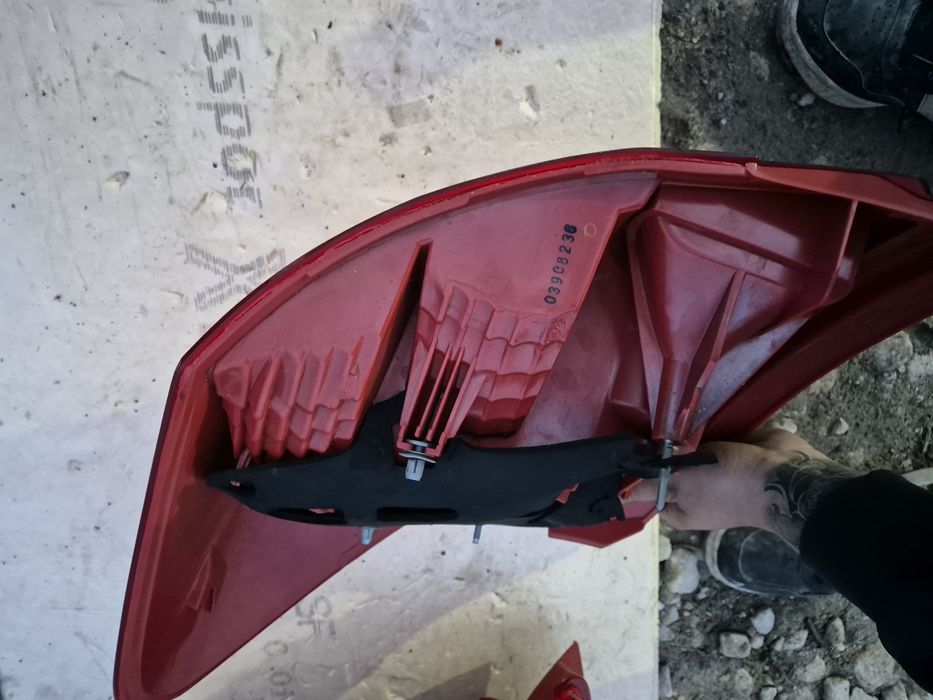 Оригинален Десен Стоп за Тойота Аурис 2007- 2011г