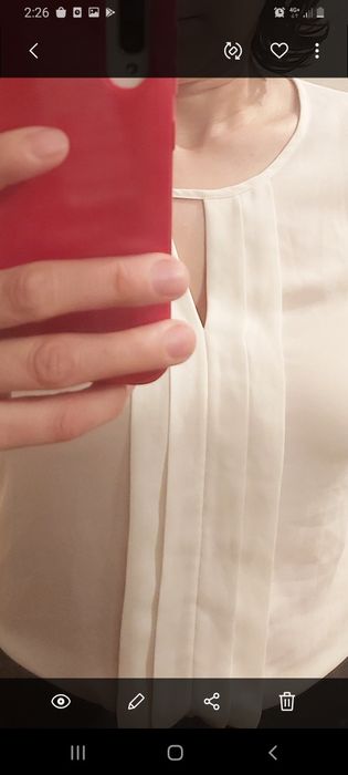 Блузку , белая кофта.