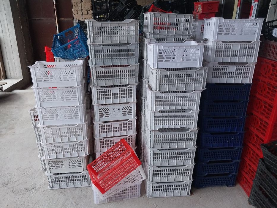 Plastic yashiklar sotiladi