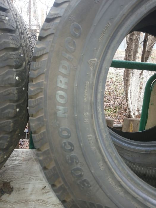 Продам шины шипованные