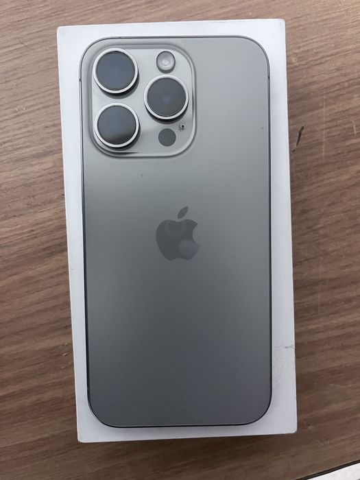 Айфон 15 про.
