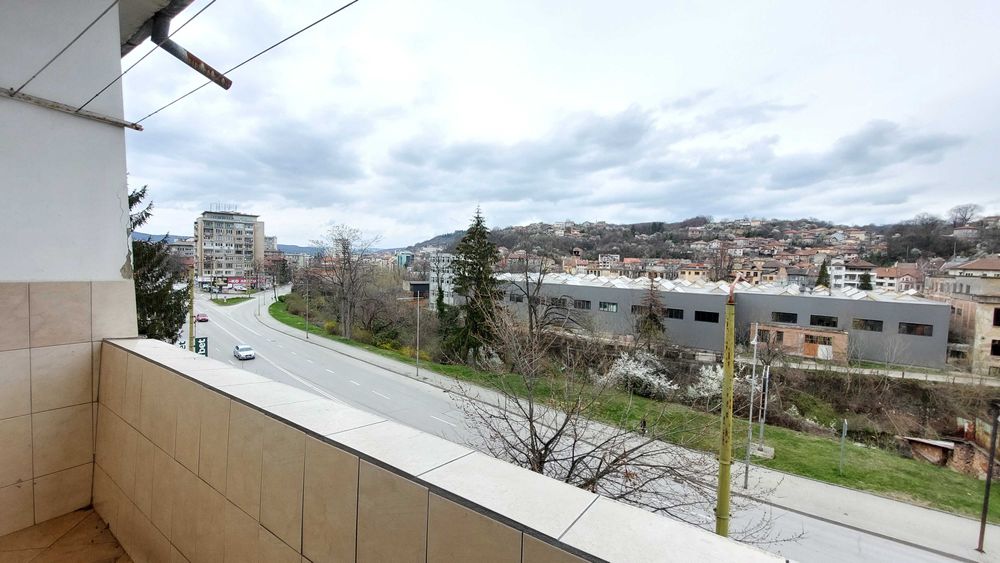 Продава се Тристаен апартамент в Габрово, Център - 68 кв.м за 675 €/кв.м - Снимка #2