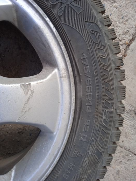 4 броя зимни гуми с джанти