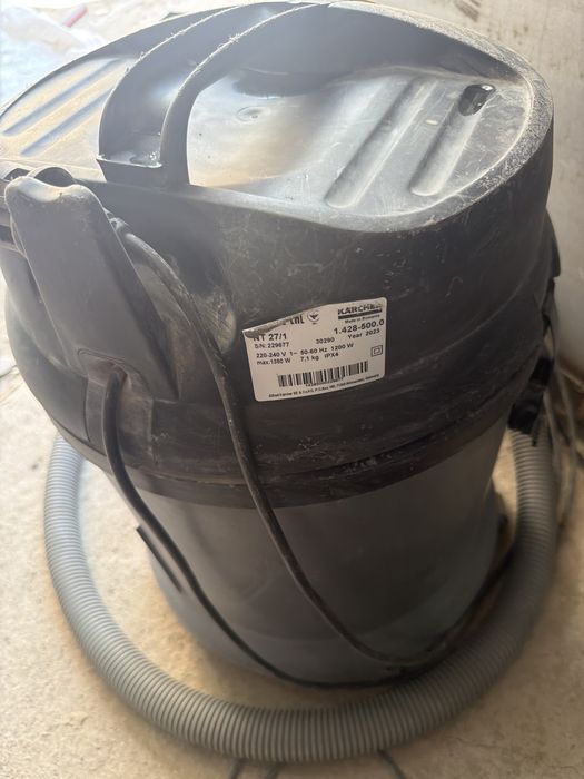 Продам пылесос Karcher NT27/1