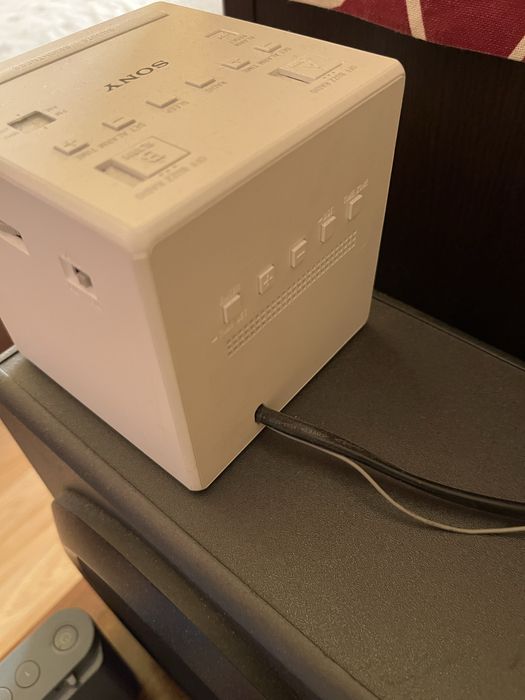 Radio sony cu alarma si ceas digital