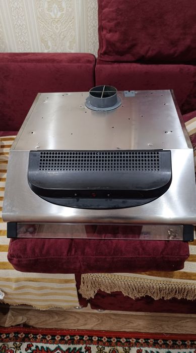 Вытяжка Kaizer в идеальном состоянии.