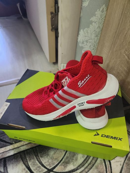 Кроссовки унисекс для мальков и девочек