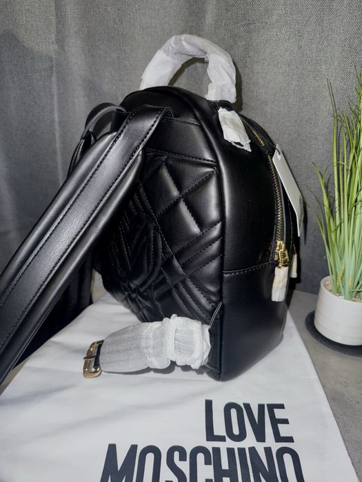 Чисто нова раница Love Moschino