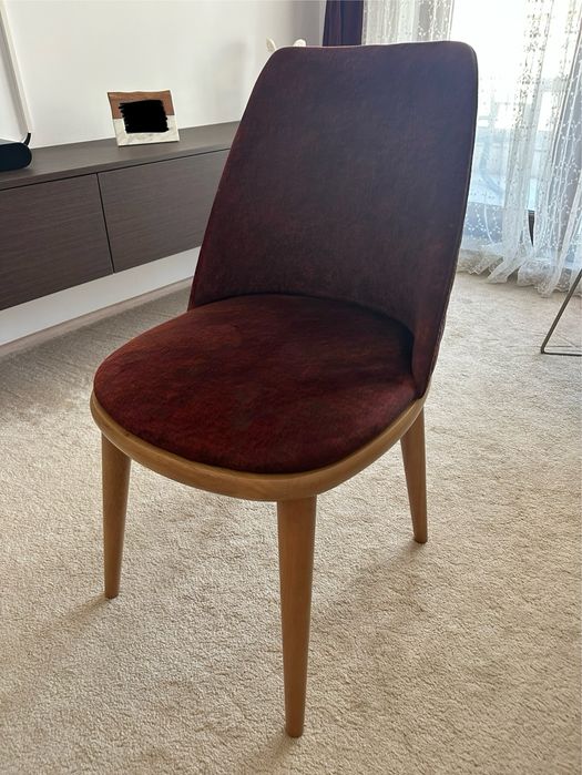 2 x Scaun tapitat cu stofa si picioare din lemn