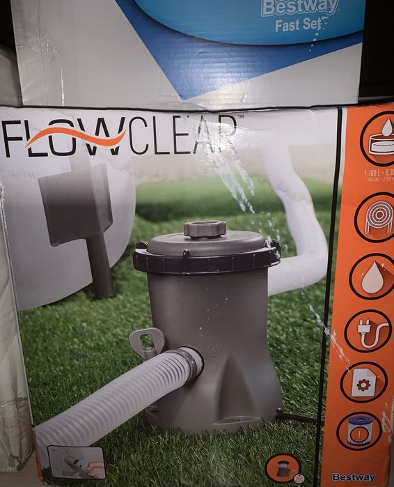 Piscina gonflabila cu material protector si filtre