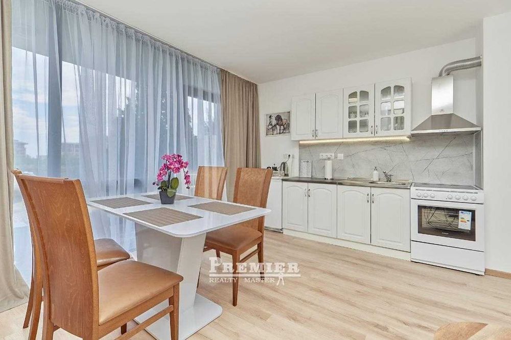 Продава се Тристаен апартамент в Бургас, Акациите - 100 кв.м за 661 €/кв.м - Снимка #1