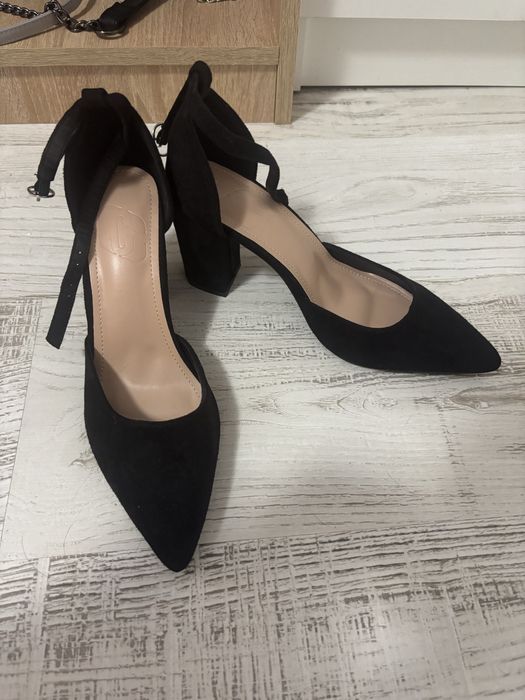 Черни токчета,затворени