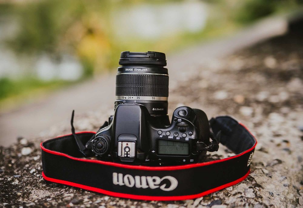 Aparat foto canon 70d cu obiectiv 18-55 mm cu stabilizare