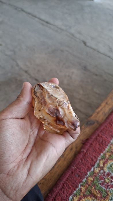 Tosh sotiladi sariq rang