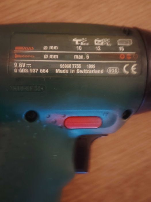 Autofiletanta Bosch cu statie de incarcat 12V