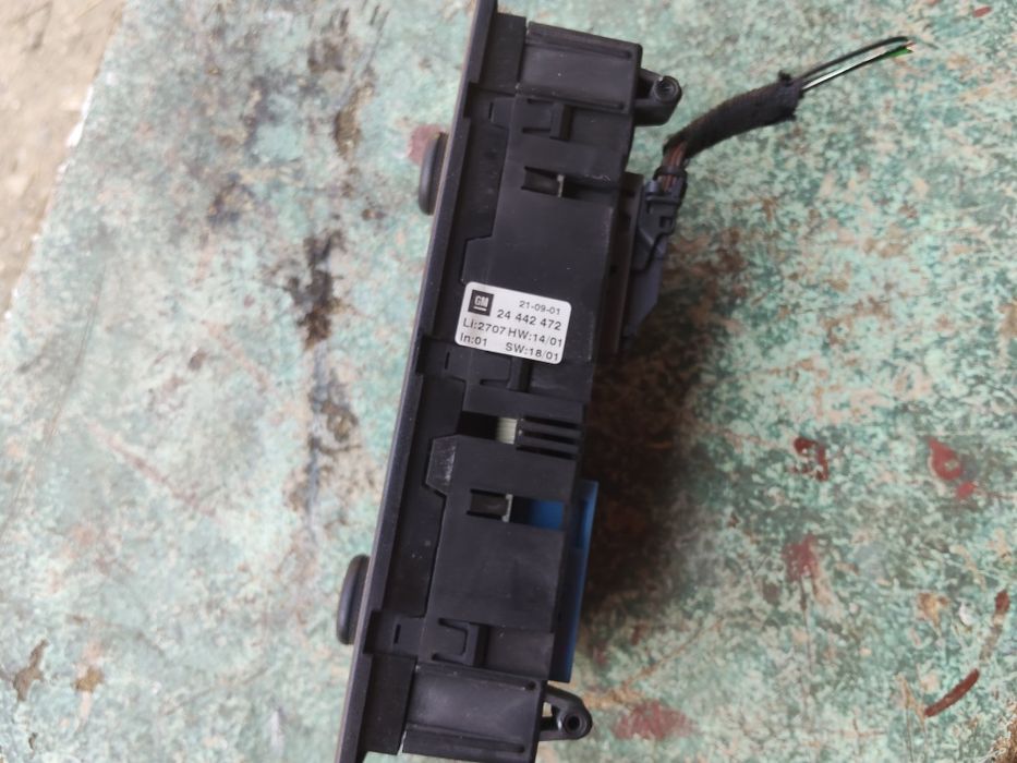 Vând casetofon de mașină plus alte elemente