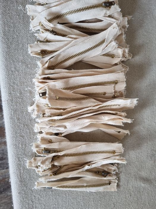 Pachet 80 buc Fermoare . 12 cm. Noi.