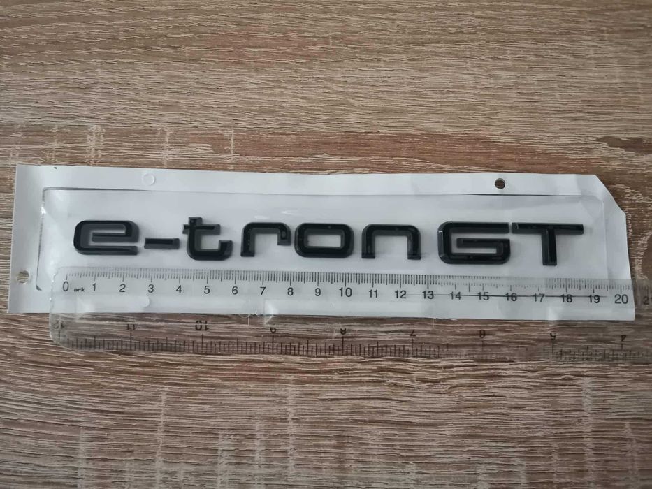 Audi e-tron GT черен гланц емблема