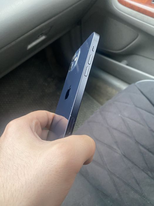 Продам айфон 12  iphone 12