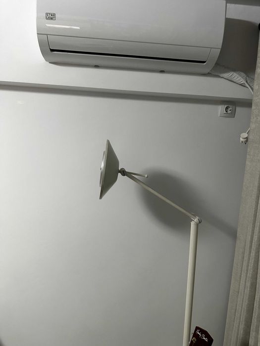 Lampadar cu picior inaltime 2 m, metalic , solid, lumina puternica REDUS 50%