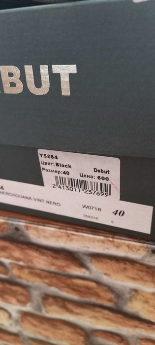 Нови обувки  носени един два пъти единия чифт са нови