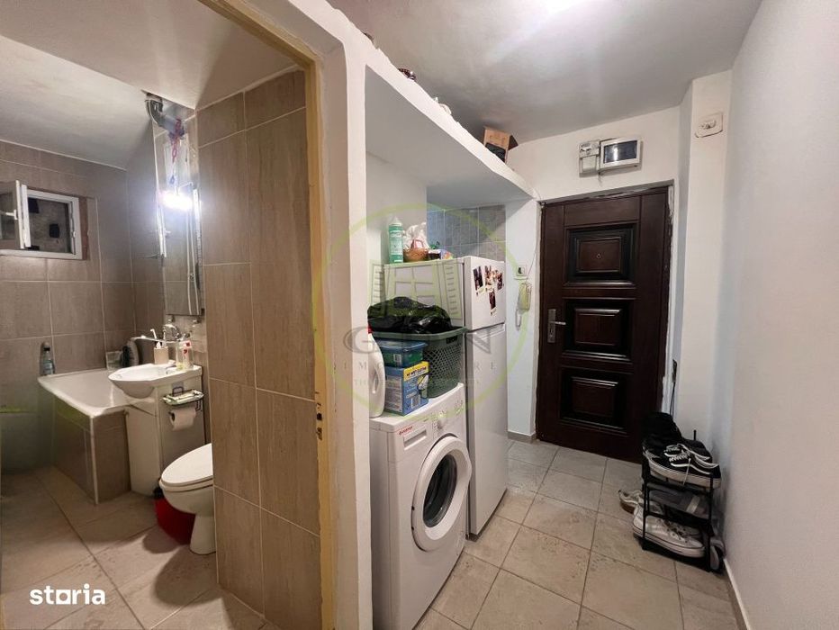 Apartament 3 camere, semidecomandat, cartier Craiovita Noua, zona Oriz
