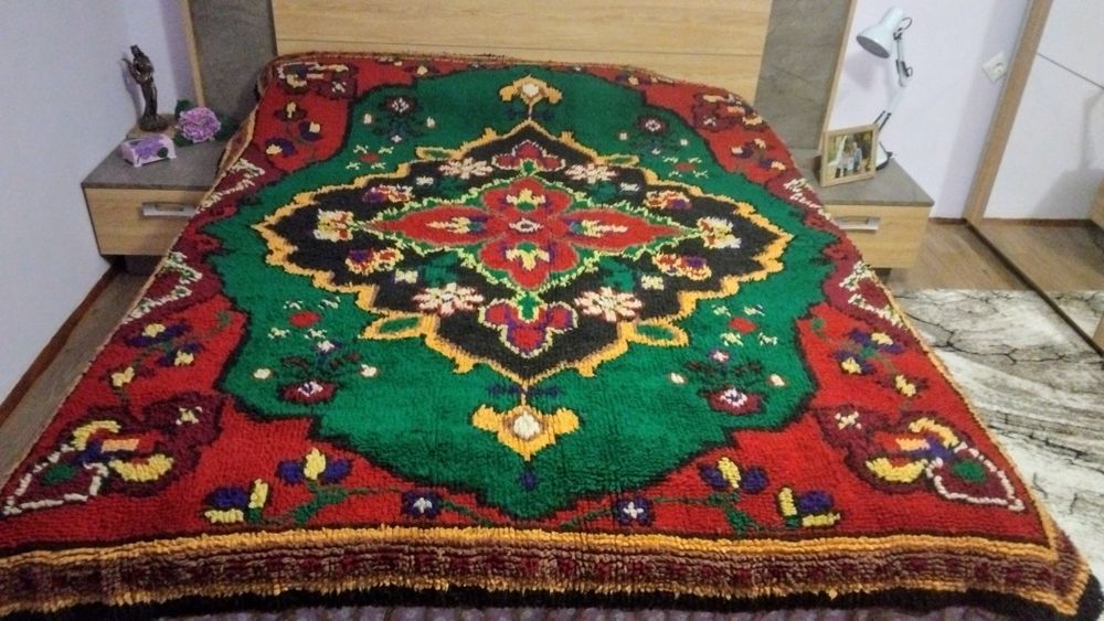 Продавам чисто нов уникален китеник "Царска корона: