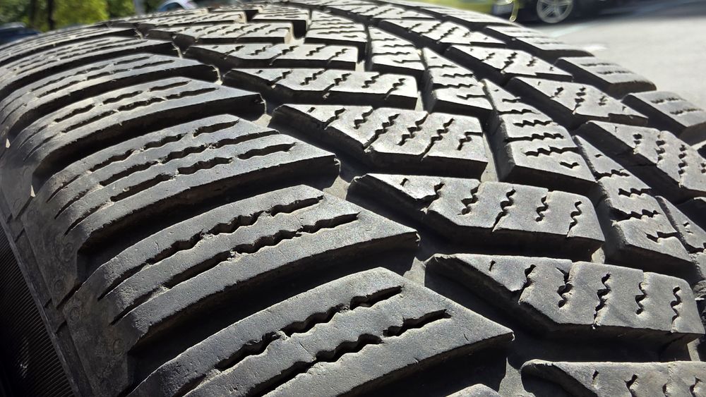 235 45 18 ,  CONTINENTAL , DOT 21 , 7 мм грайфер