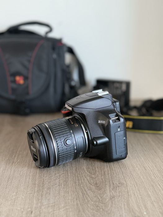 Aparat foto DSLR Nikon D3500 + obiectiv + accesorii