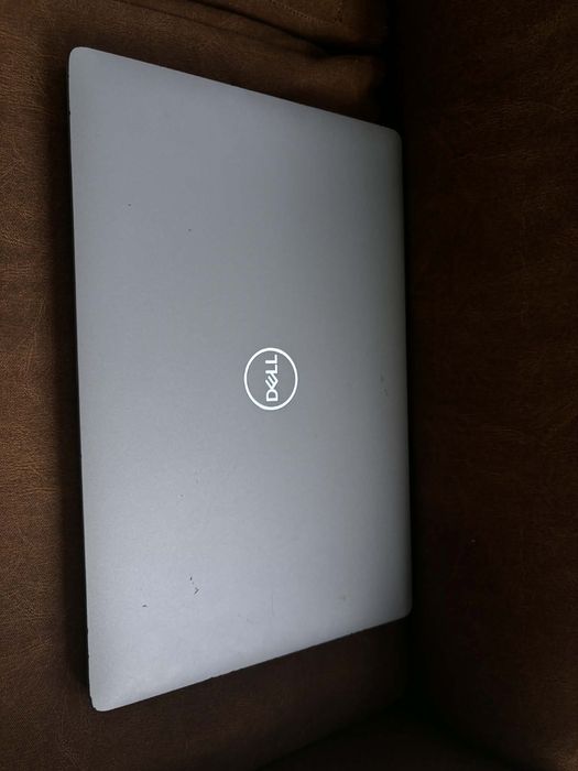 Продавам лаптоп Dell Precision 3550