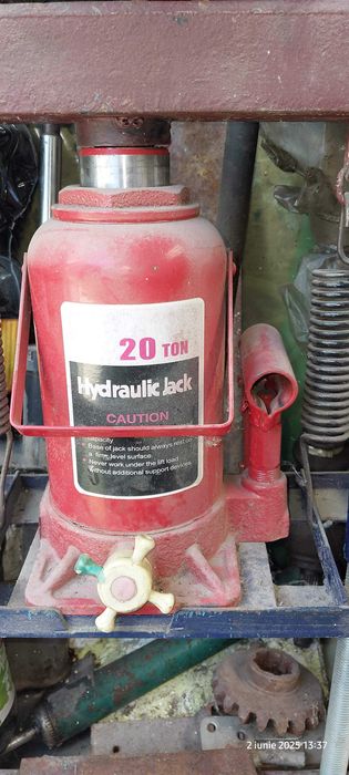 presa cu cric hidraulic de 20 tone