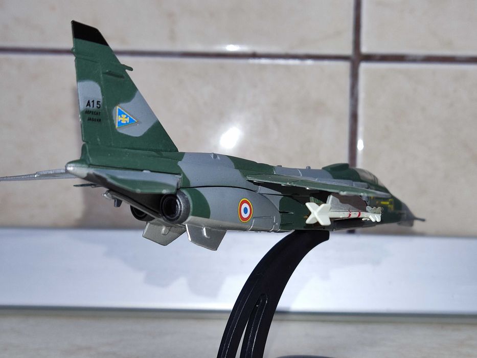 Avion metalic JaguarA scara 1:100