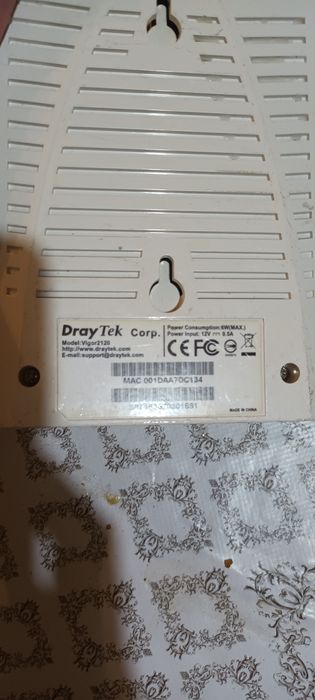 Router marca DrayTek cu ieșire USB