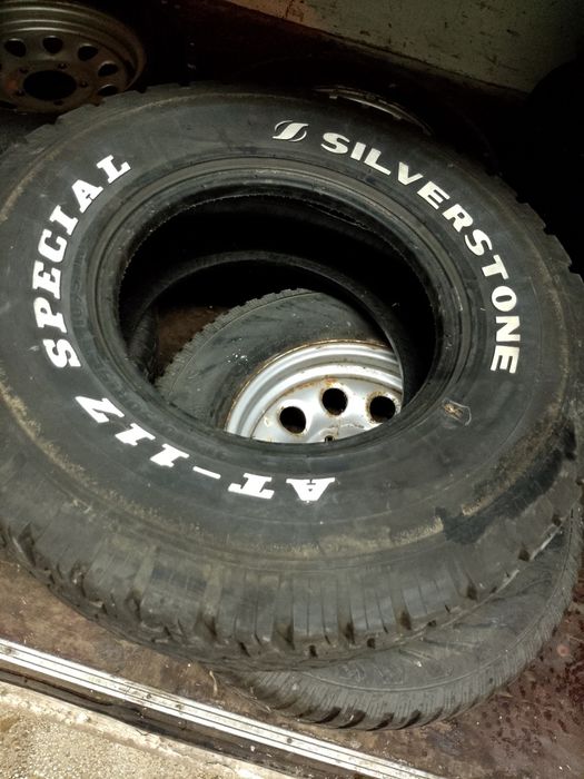 Продавам гуми  за кал