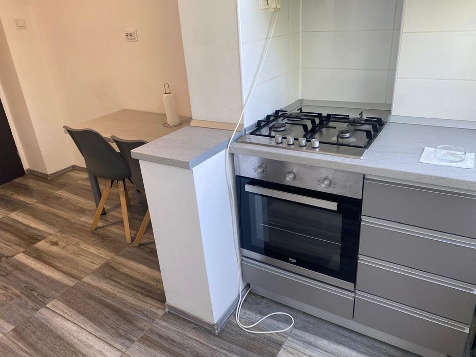 De închiriat apartament 3 camere
