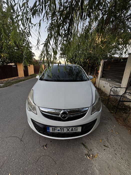 Vând Opel Corsa 1.3 Diesel, an 2013 – 2.500 €
