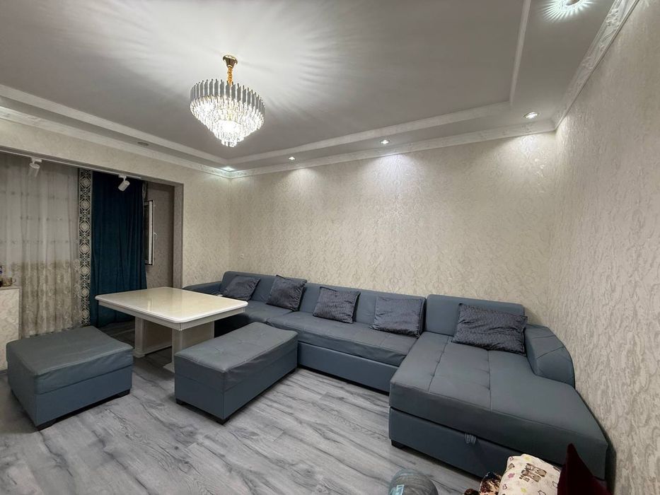 Divan va stol rasmdagi boʻyicha