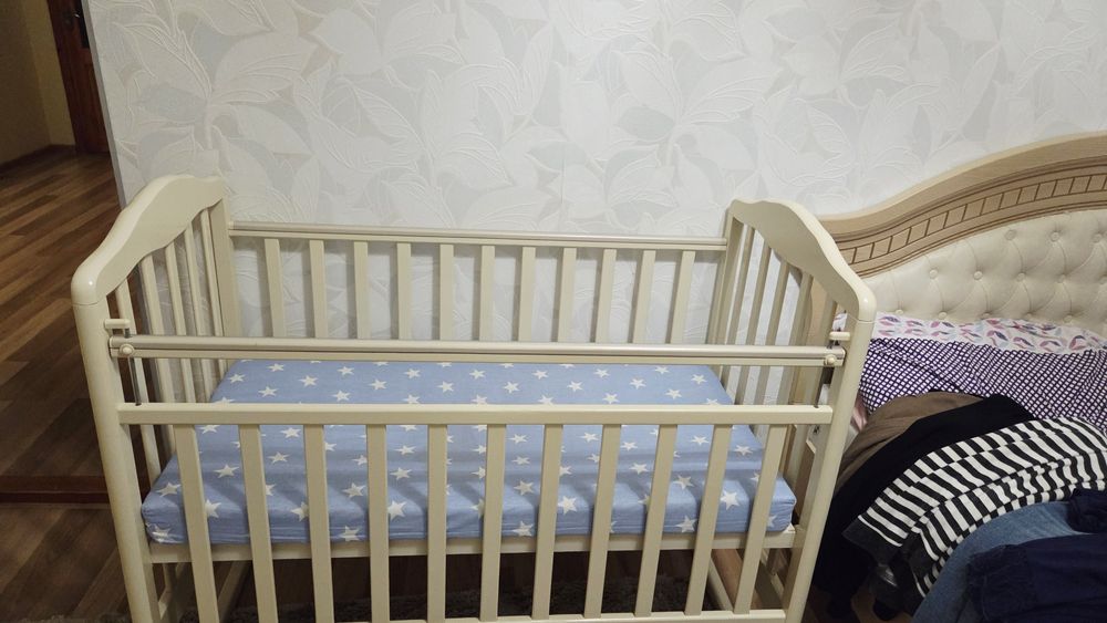 Детская кроватка/манеж